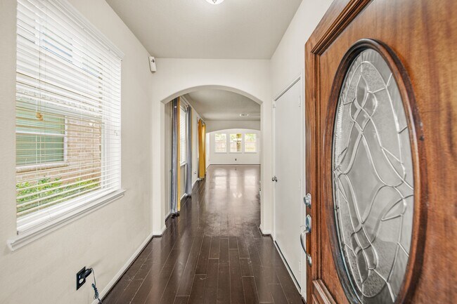 Foto del edificio - 4027 Waterford Ln