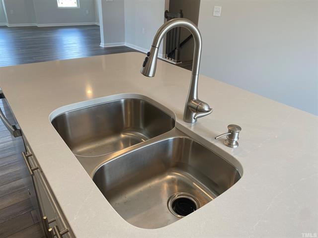 Foto del edificio - 521 Brushford Ln