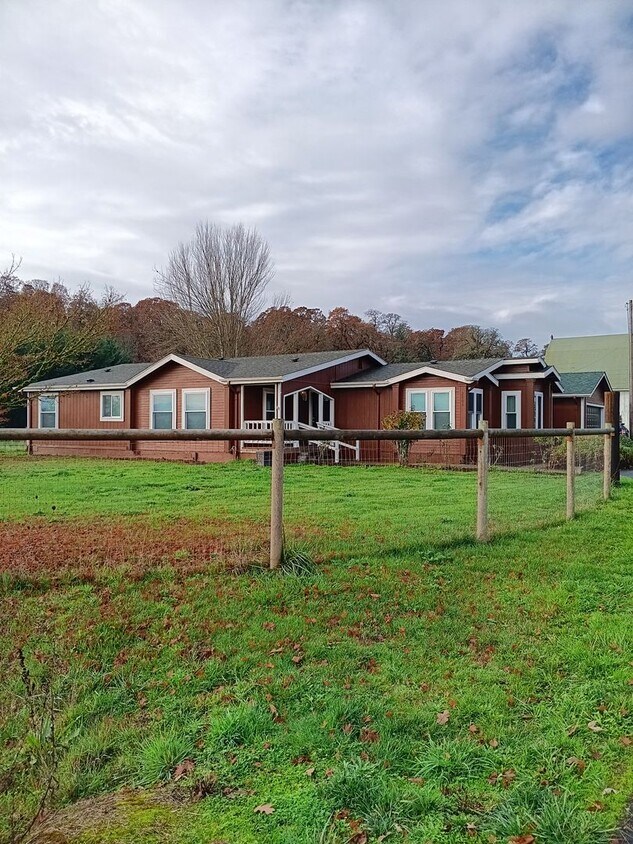 Foto principal - Country Living In The Independence Area Is...