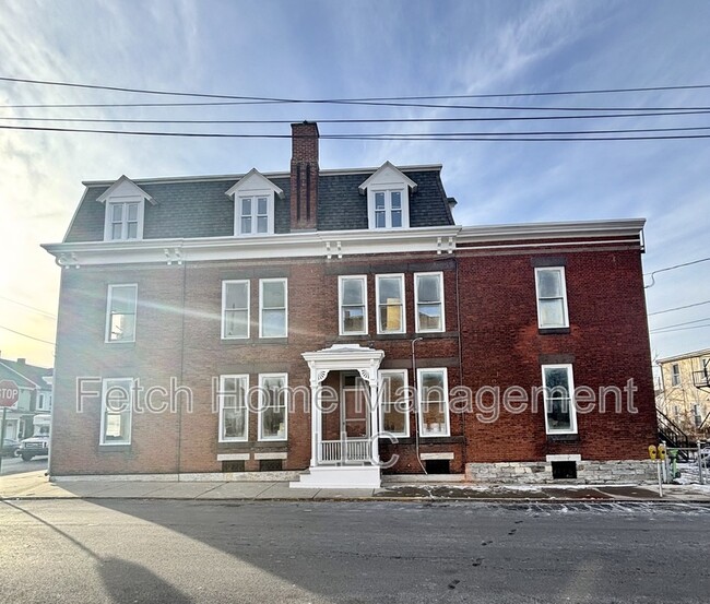 Building Photo - 701 Walnut St