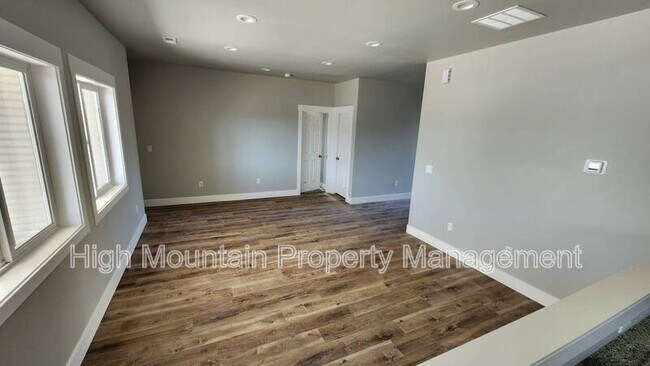 Building Photo - 498 East Center Street - 2