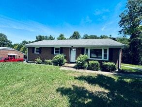 Building Photo - 1027 Woodhaven Dr