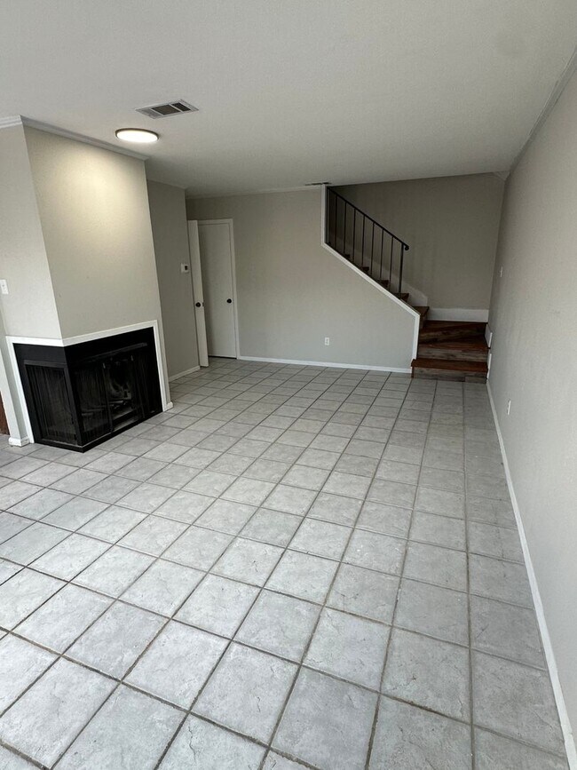 Foto del edificio - 2 Bedroom Townhome for RENT - WEST END BEAUMONT