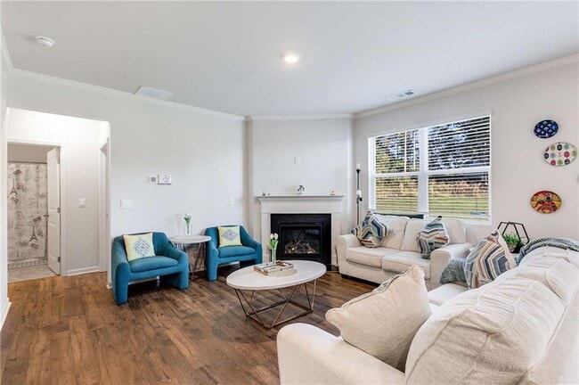 Foto del edificio - 4710 Bramblett Grove Pl