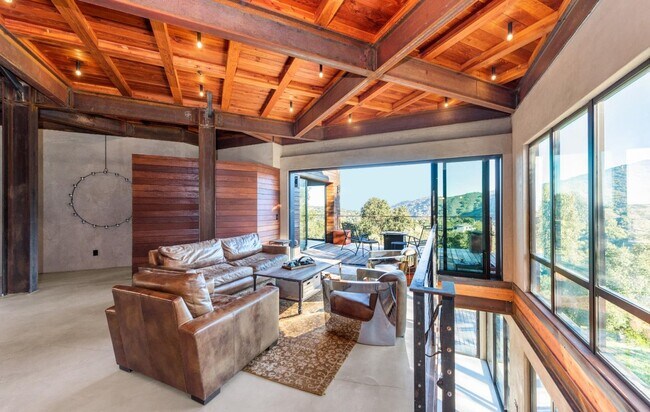 Foto del edificio - 27753 Sherlock Rd