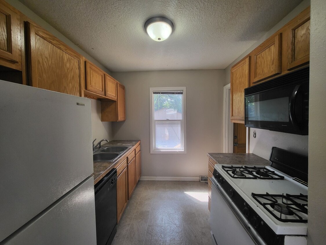 Foto del edificio - 2 Bedroom, 1 Bathroom Home with Detached G...