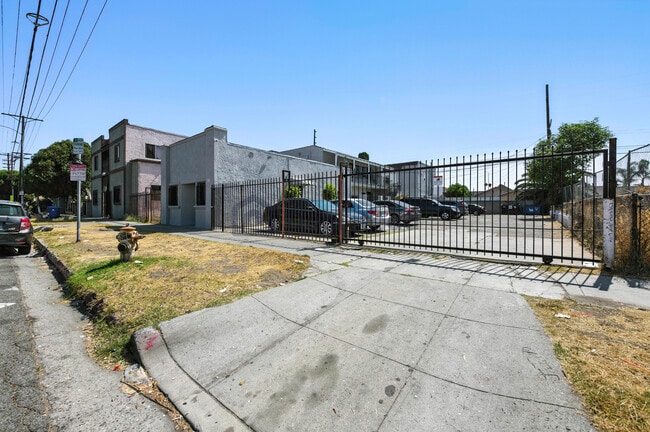 Building Photo - 5874 S Figueroa St