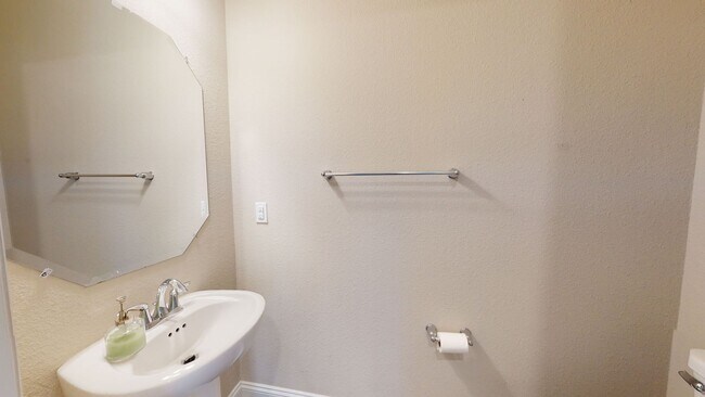 Building Photo - Feel right at home in this spacious, fully...