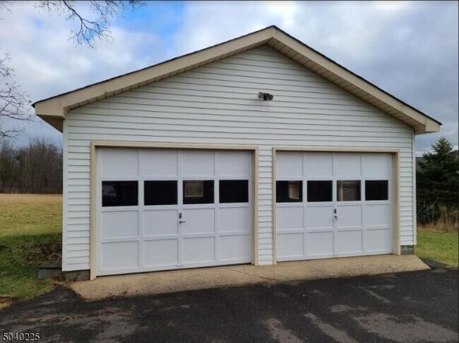 Building Photo - 802 Chimney Rock Rd