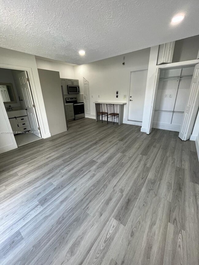Foto del edificio - 15030 SW 28th St