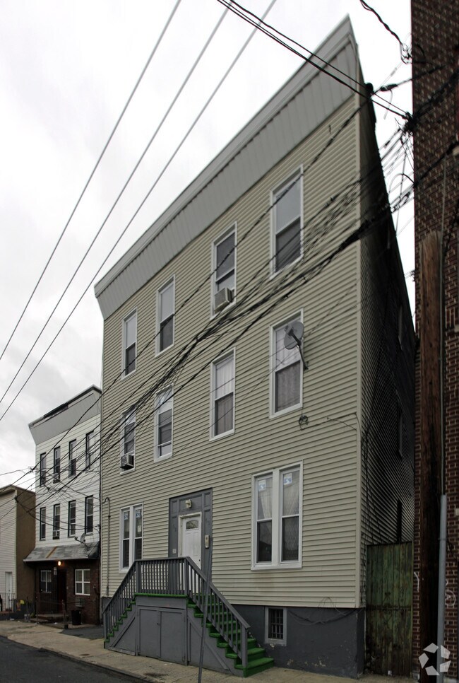 Building Photo - 60-62 Newkirk St