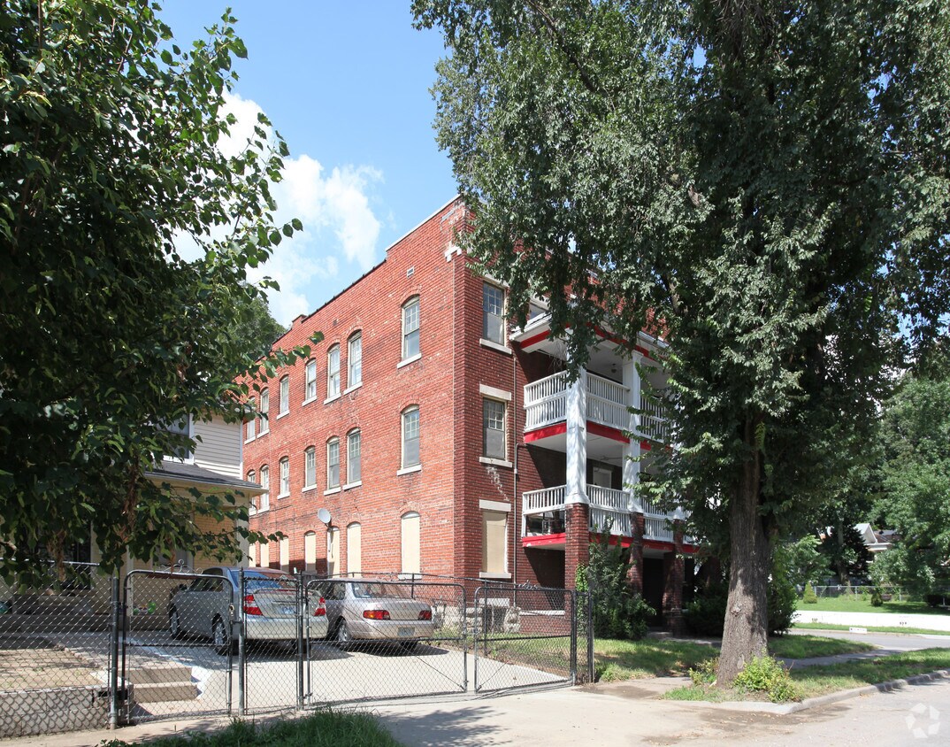 Building Photo - 2654-2656 E 8th St