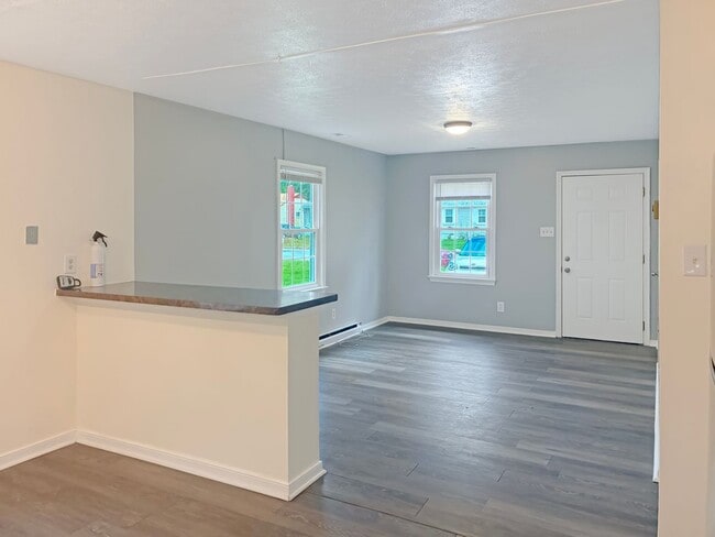 Building Photo - 3 Bedroom Northside Gem