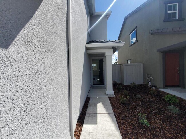 Foto del edificio - 2057 Shady Tree Cir