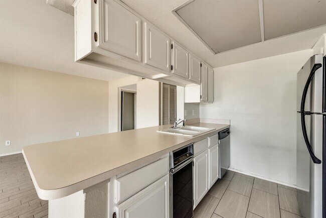 Building Photo - 2505 Wedglea Dr