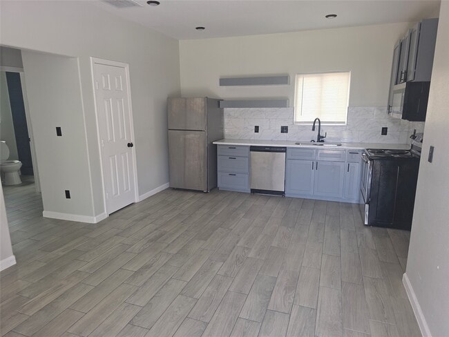 Foto del edificio - 3221 Ennis St