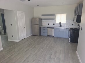 Building Photo - 3221 Ennis St