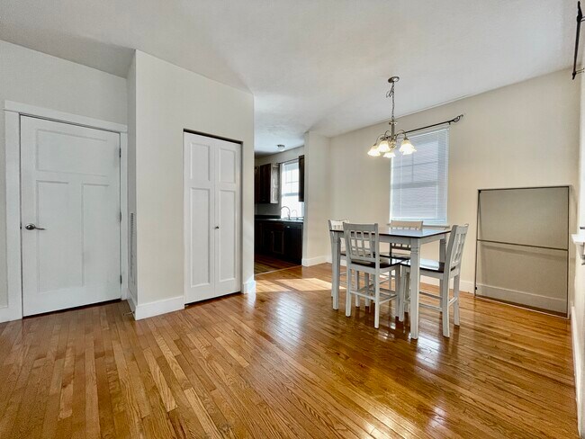 Foto del edificio - 327 Freyling Pl SE