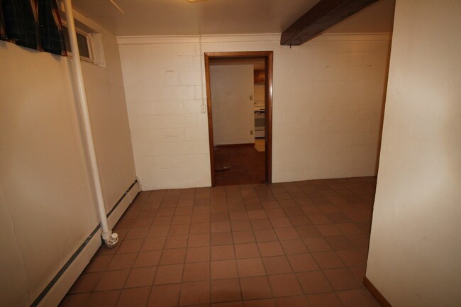 Entry - 316 1st St NW