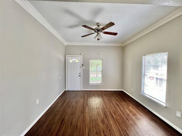 Foto del edificio - 1033 E 10th St