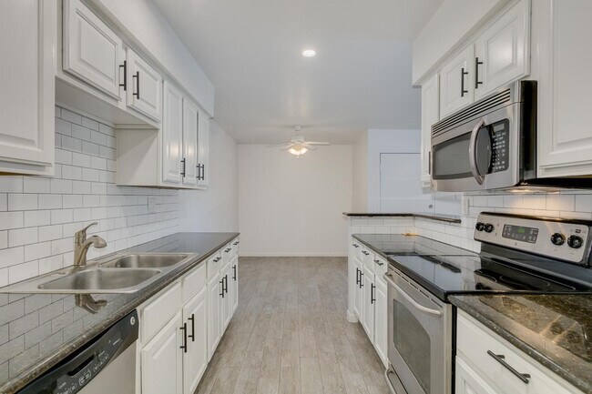 Foto del edificio - 5995 N 78th St
