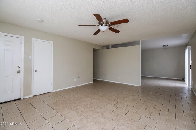 Foto del edificio - 4708 E Chambers St