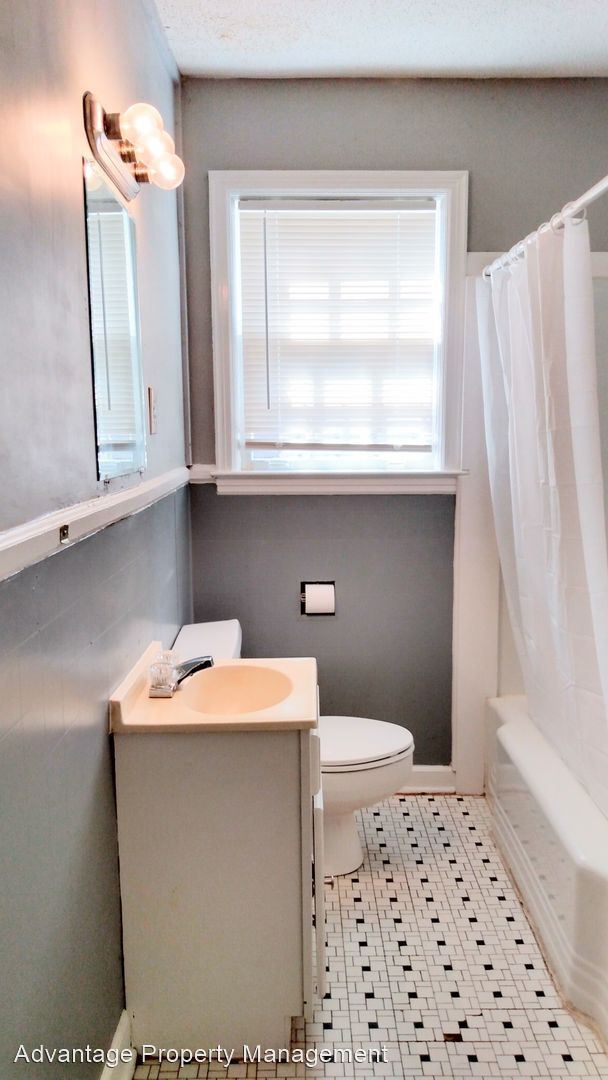 Foto del edificio - 1 br, 1 bath House - 889 E. Parkway S.