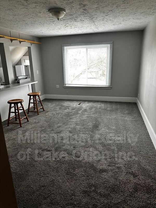 Building Photo - 2305 Pine Lake Ave