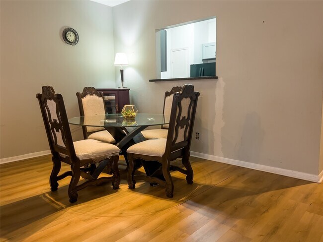Foto del edificio - 3212 Holly Hall St