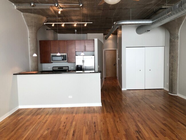 Building Photo - 1151 W 15th St