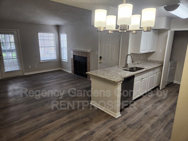 Building Photo - 5530 Chrishire Way