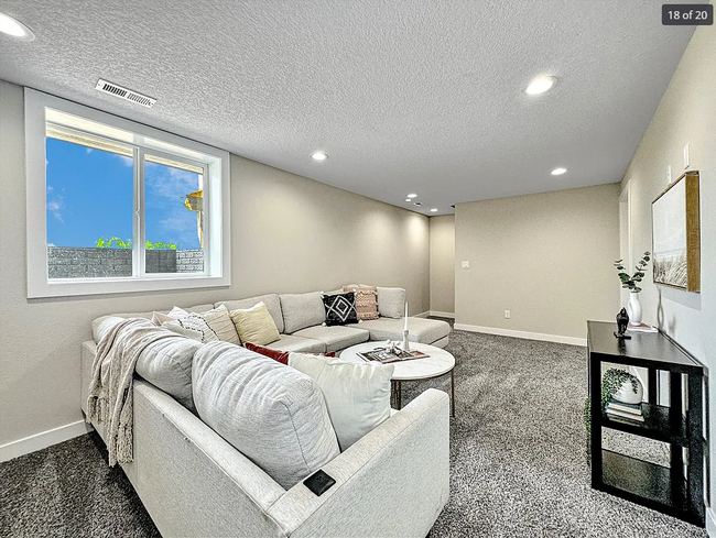 Foto del edificio - 9137 Calvin Dr