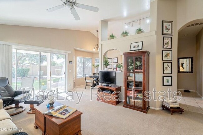 Foto del edificio - 213 W Caroline Ln