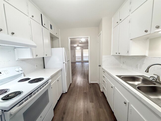 Foto del edificio - 500 Willow Dr