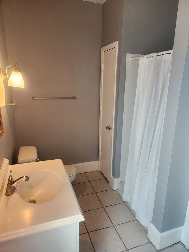 Foto del edificio - 2 Bedroom, 1 Bathroom Apartment