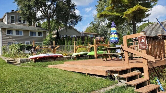 Foto del edificio - 1349 Beach Dr Apt. 1