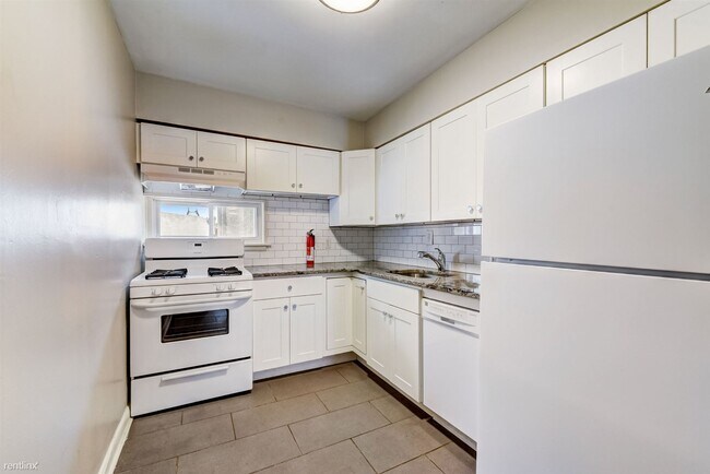 Foto del edificio - 2 br, 1 bath Triplex - 615 North 32nd Stre...