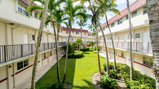 Courtyard Outside Unit - 6701 N Kendall Dr