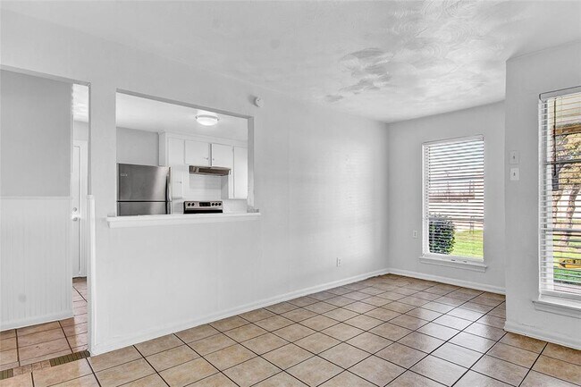 Building Photo - 300 Hilltop Ave