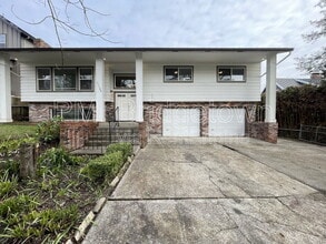 Building Photo - 15300 SE Lee Ave