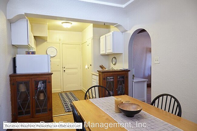 Foto del edificio - 4480 N Oakland Ave