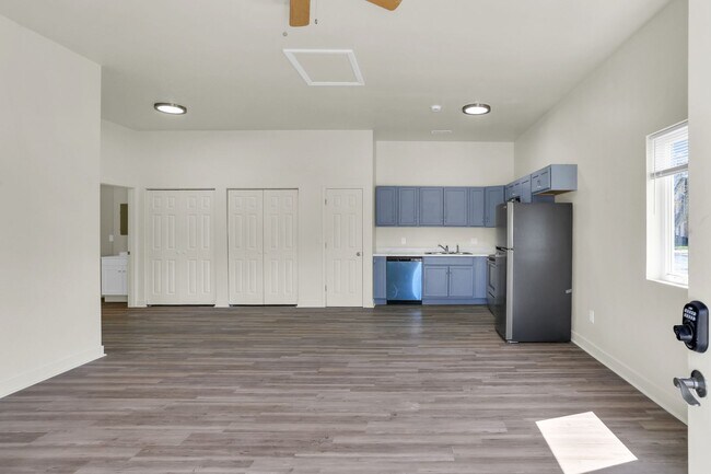 Photo - Escape to Serenity: Experience the Charm of our One-Bedroom Cottage! Apartment