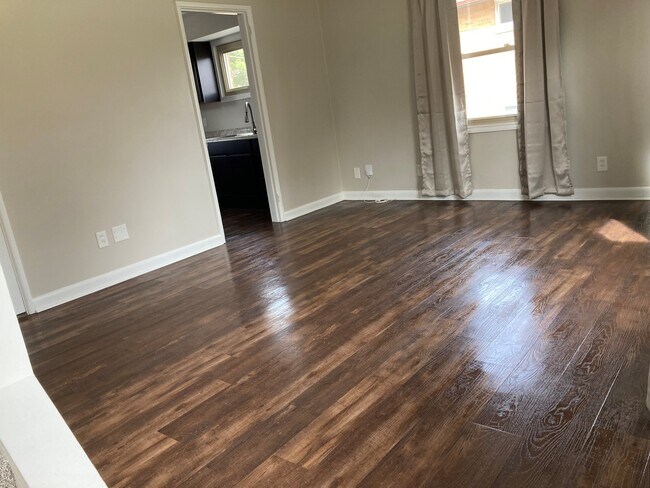 Foto del edificio - 1660 Bailey Rd