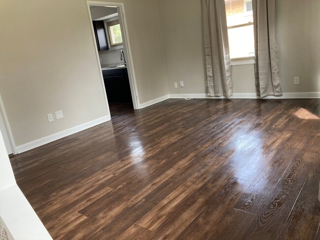 Building Photo - 1660 Bailey Rd