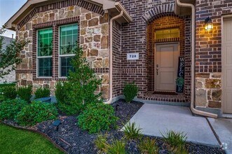 Building Photo - 728 Greenford Mnr