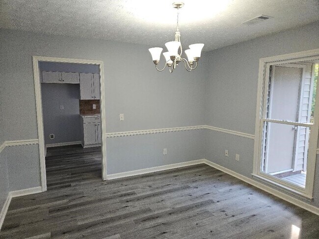 Foto del edificio - FOR RENT in NORTH COLUMBUS - Double Churches Area - Available Now!