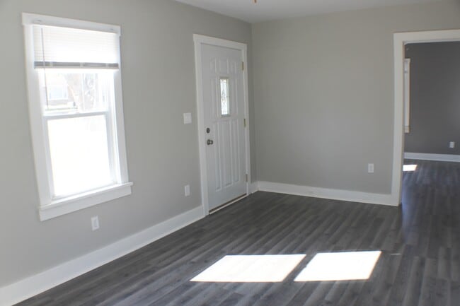 Building Photo - 2218 N Northcrest Dr