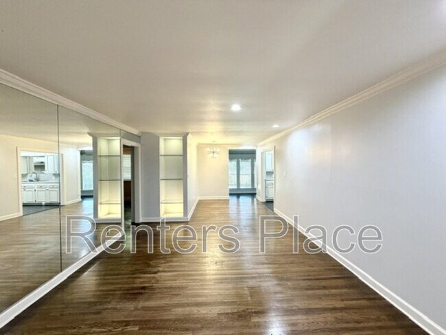 Foto del edificio - 5325 E 17th St