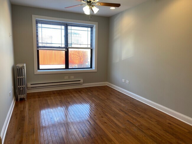 Foto del edificio - 1023 W Argyle St