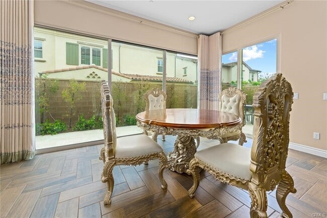 Building Photo - 52 Stanza